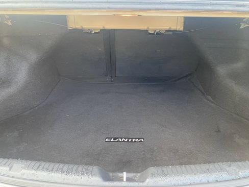 Used 2015 Hyundai Elantra SE w/ Option Group 02 FWD image 29