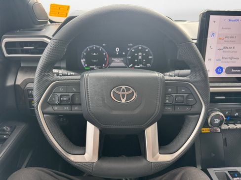 Used 2025 Toyota Tacoma Limited AWD/4WD image 10