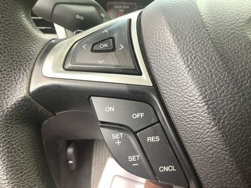 Used 2017 Ford Fusion SE w/ Fusion SE Technology Package FWD image 25