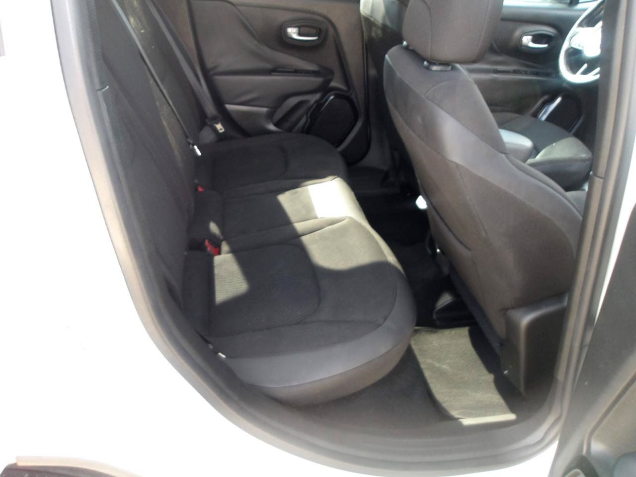 Used 2018 Jeep Renegade Altitude FWD image 8