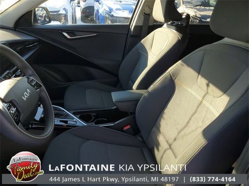 Certified 2025 Kia Niro LX image 9