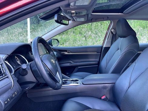 Certified 2022 Toyota Camry XLE w/ Navigation Upgrade Package FWD image 4