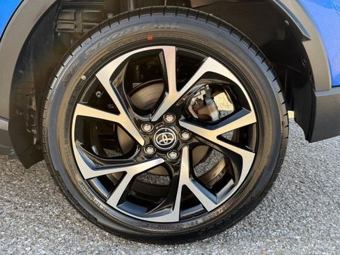 Used 2020 Toyota C-HR image 43