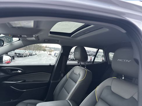 Certified 2024 Chevrolet Trax ACTIV w/ Sunroof Package image 7