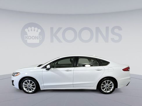 Used 2019 Ford Fusion SE image 2