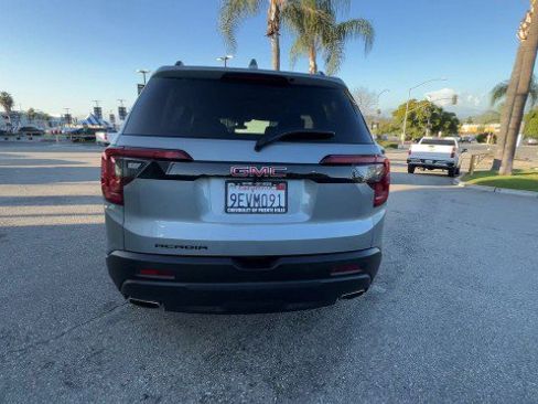 Used 2023 GMC Acadia SLE w/ Driver Convenience Package image 7