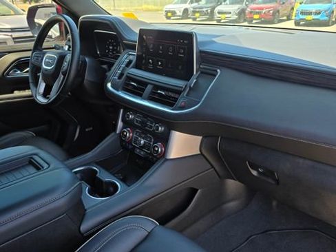 Used 2023 GMC Yukon SLT image 16