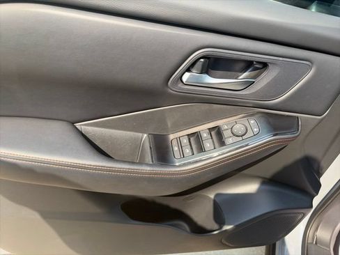 Used 2025 Nissan Rogue SV AWD/4WD image 17