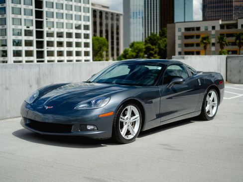 Used 2009 Chevrolet Corvette Coupe w/ Preferred Equipment Group image 19