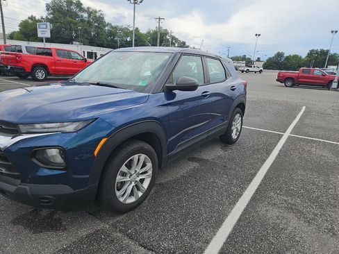 Used 2021 Chevrolet TrailBlazer LS AWD/4WD image 2
