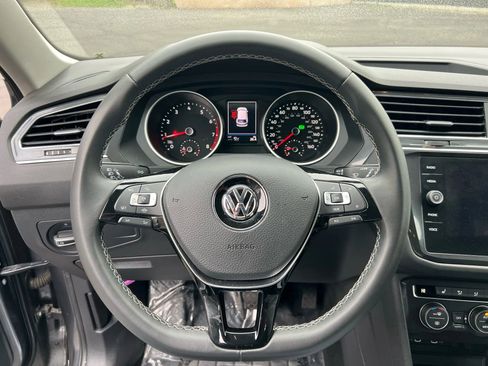 Used 2021 Volkswagen Tiguan SE image 15