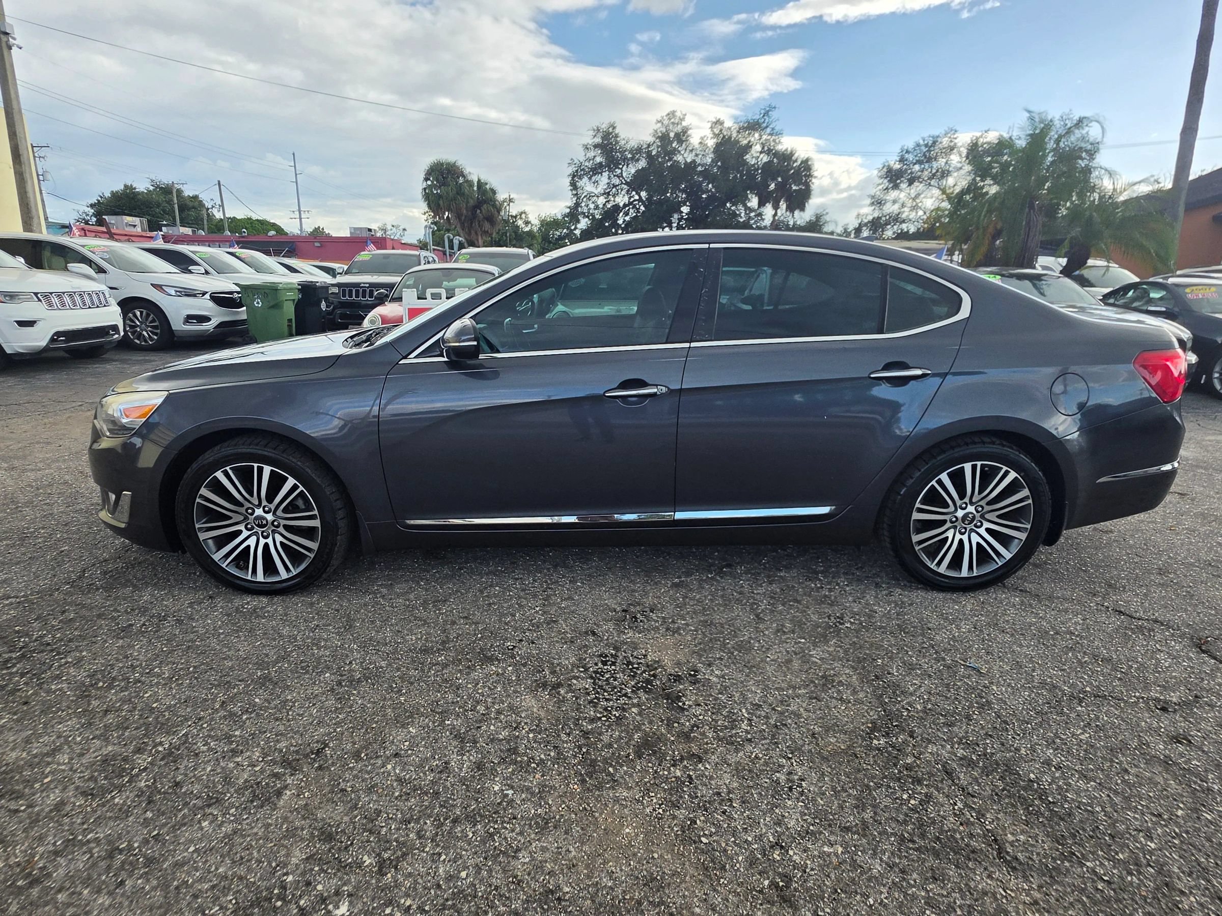 Used 2014 Kia Cadenza Premium FWD image 3