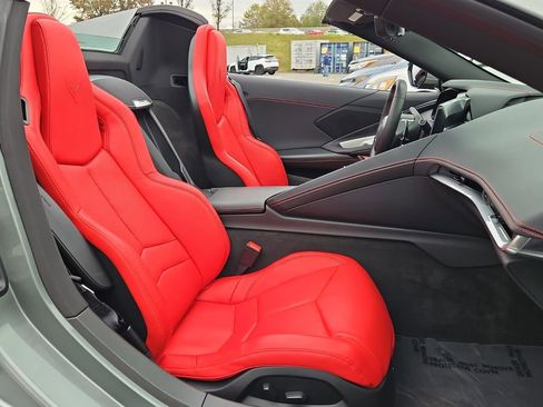 Used 2024 Chevrolet Corvette Stingray Convertible w/ Z51 Performance Package image 19