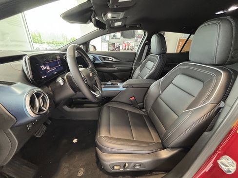 Used 2025 Chevrolet Equinox EV LT w/ Convenience Package II FWD image 8