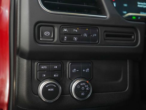 Used 2022 GMC Yukon SLT w/ SLT Premium Package AWD/4WD image 28