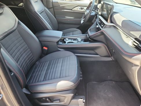 Used 2025 Ford Explorer ST-Line w/ ST-Line Street Pack AWD/4WD image 16