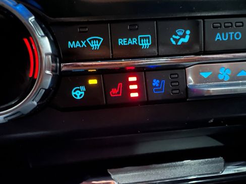 Used 2024 Ford F250 Lariat w/ Black Appearance Package image 40