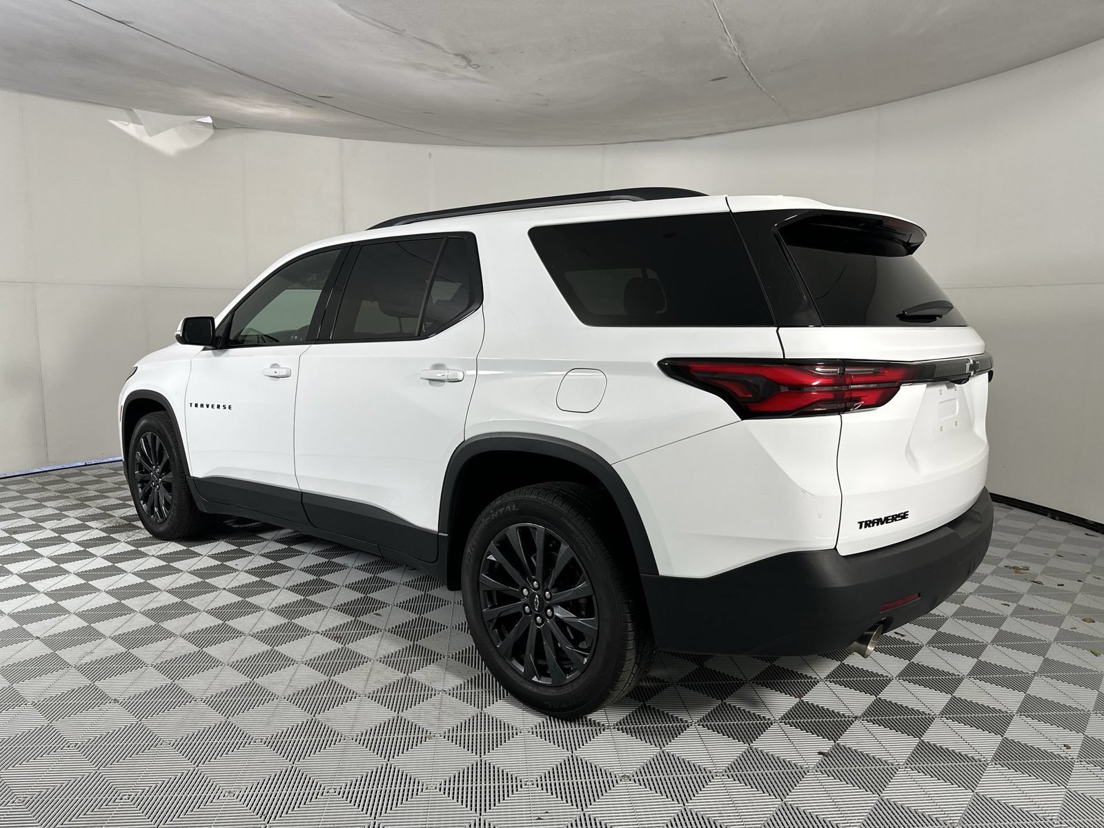 Used 2023 Chevrolet Traverse RS FWD image 6
