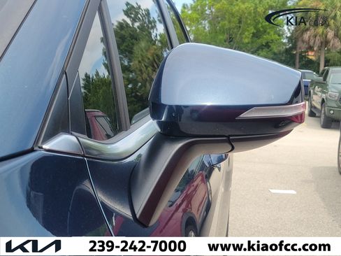 Certified 2025 Kia Sportage EX w/ EX Premium Package AWD/4WD image 7