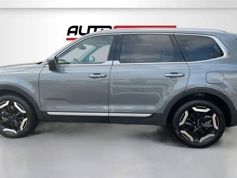 Used 2025 Kia Telluride EX w/ EX Captain's Chair Package image 4
