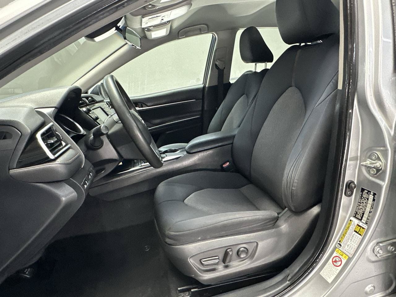 Used 2018 Toyota Camry LE FWD image 18
