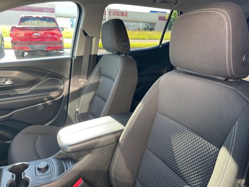 Used 2023 GMC Terrain SLE w/ LPO, Floor Liner Package FWD image 6