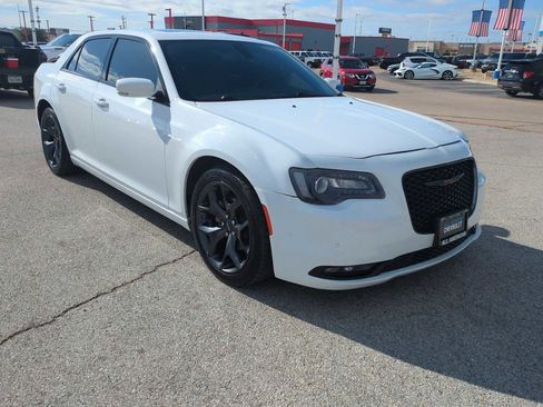 Used 2022 Chrysler 300 S RWD image 2