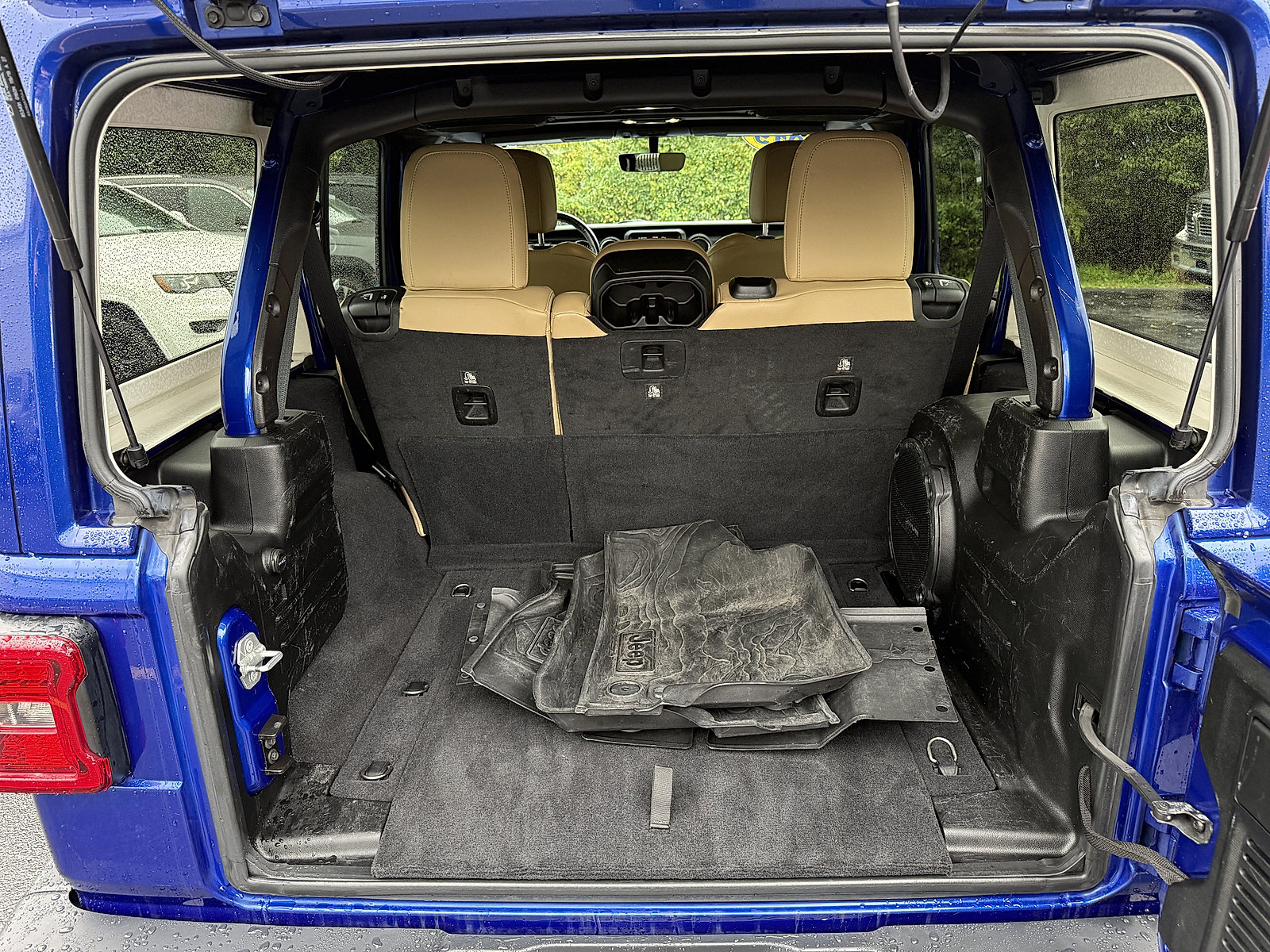 Used 2019 Jeep Wrangler Unlimited Sahara AWD/4WD image 17