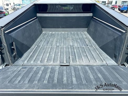 Used 2024 Tesla Cybertruck AWD Crew Cab image 34