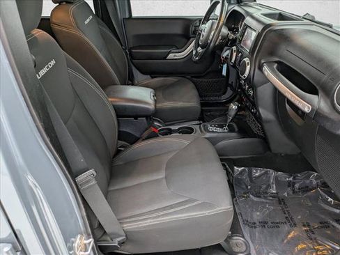 Used 2015 Jeep Wrangler Unlimited Rubicon image 18