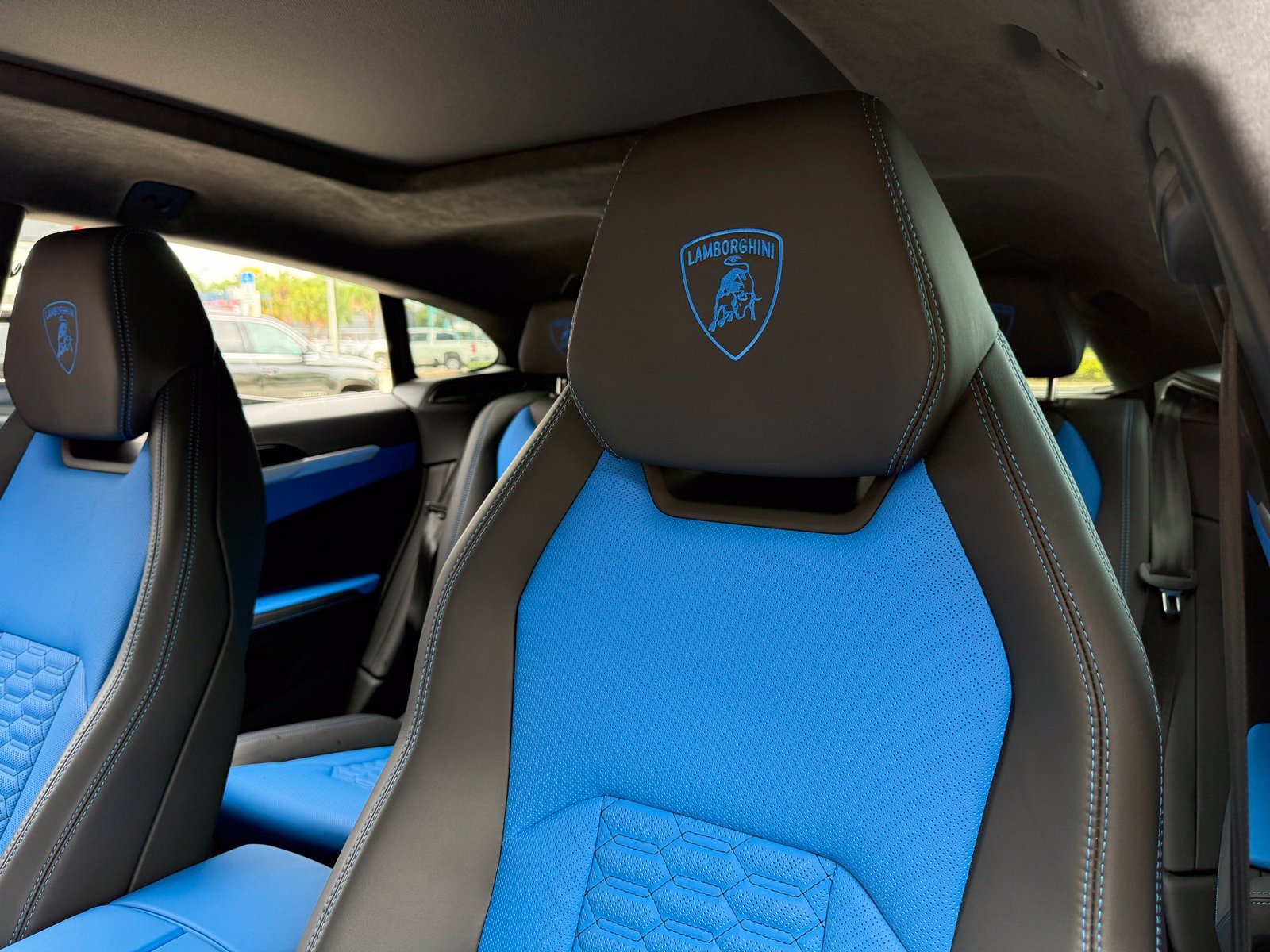 Used 2021 Lamborghini Urus AWD/4WD image 28