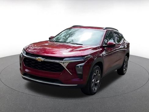 Used 2025 Chevrolet Trax LT image 4