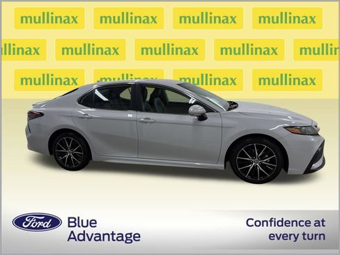 Used 2024 Toyota Camry SE FWD image 2