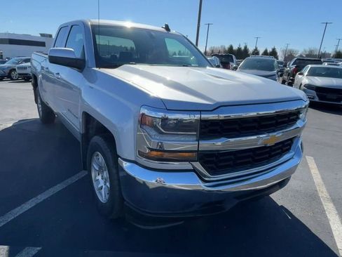 Used 2018 Chevrolet Silverado 1500 LT AWD/4WD image 4