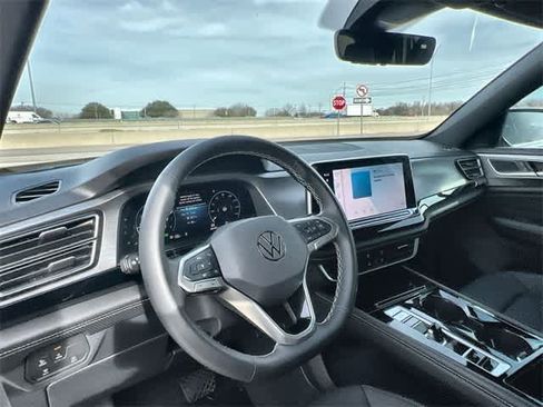 Used 2024 Volkswagen Atlas Cross Sport SE image 15