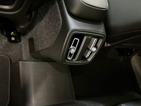 Used 2023 Volvo XC40 B5 Plus w/ Protection Package Premier image 29