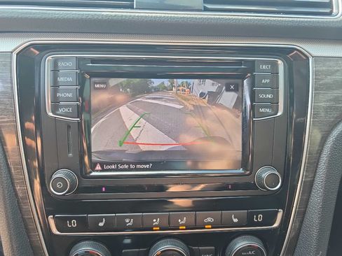 Used 2018 Volkswagen Passat 2.0T SE w/ SE Lighting Package FWD image 16