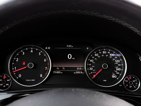 Used 2017 Volkswagen Touareg Wolfsburg Edition image 36