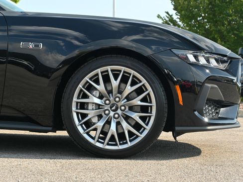 Used 2025 Ford Mustang GT Premium image 24