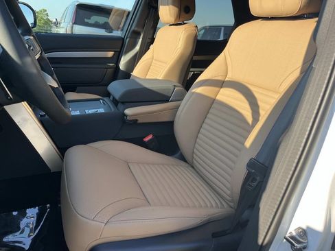 New 2026 Land Rover Discovery Limited Edition AWD/4WD image 12
