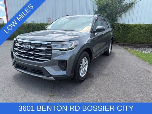 Used 2025 Ford Explorer Active AWD/4WD image 1