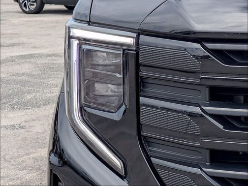 Used 2023 GMC Sierra 1500 Elevation w/ Elevation Premium Package AWD/4WD image 10
