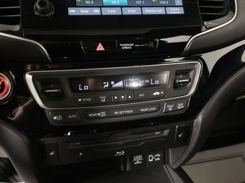 Used 2019 Honda Pilot Touring image 38