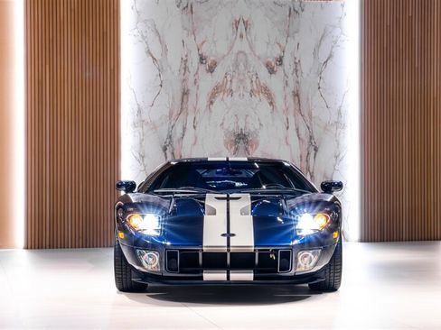 Used 2006 Ford GT RWD image 3