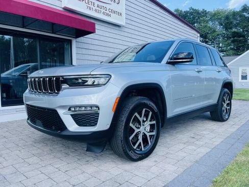 Used 2025 Jeep Grand Cherokee Limited w/ Luxury Tech Group II AWD/4WD image 1