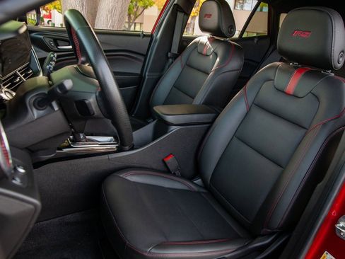 Used 2025 Chevrolet Trax RS image 13