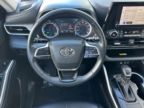 Used 2023 Toyota Highlander XLE AWD/4WD image 15