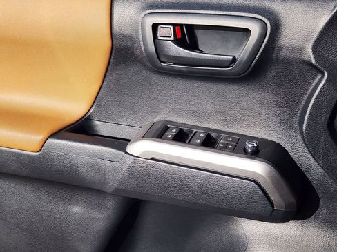 Used 2018 Toyota Tacoma SR5 image 22