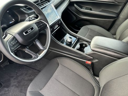 Used 2025 Jeep Grand Cherokee Laredo X w/ Trailer Tow Package image 11