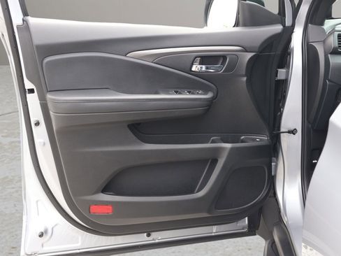 Used 2021 Honda Passport Sport image 9